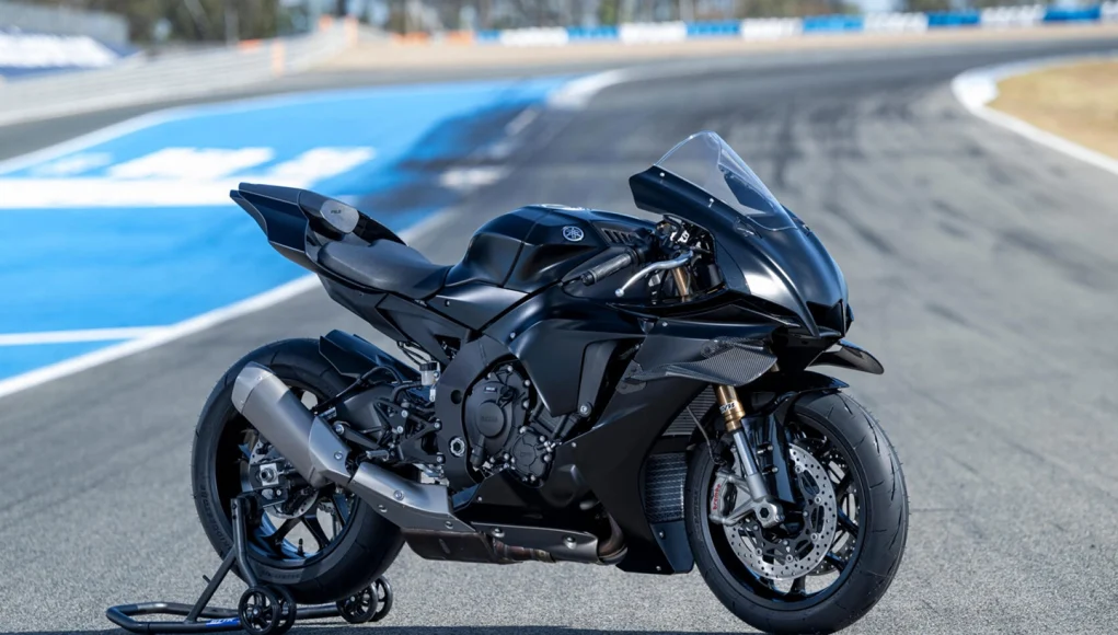 2025 Yamaha R1 Race and GYTR