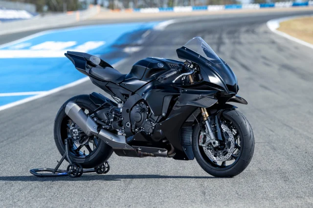 2025 Yamaha R1 Race and GYTR