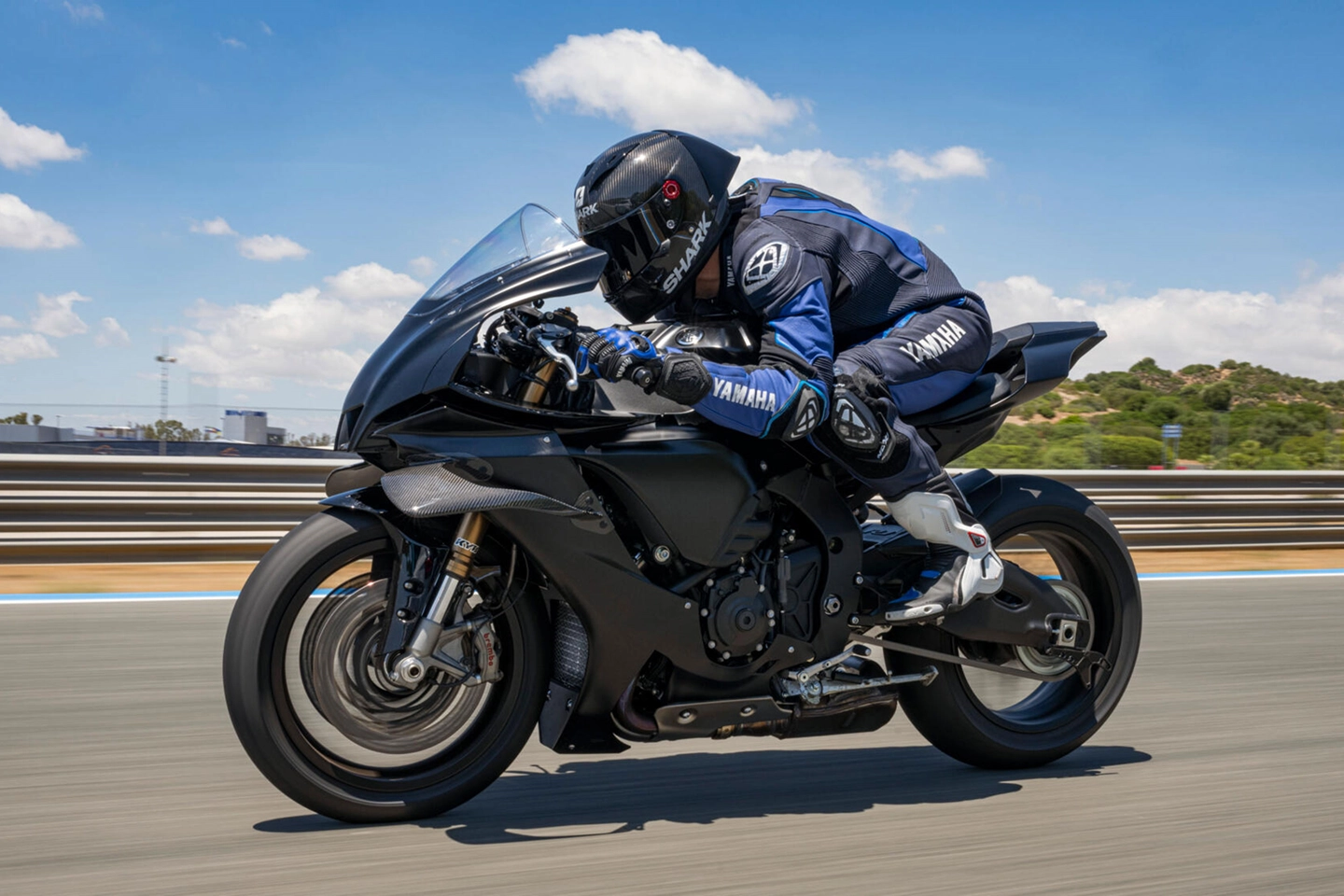 2025 Yamaha R1 Race and GYTR